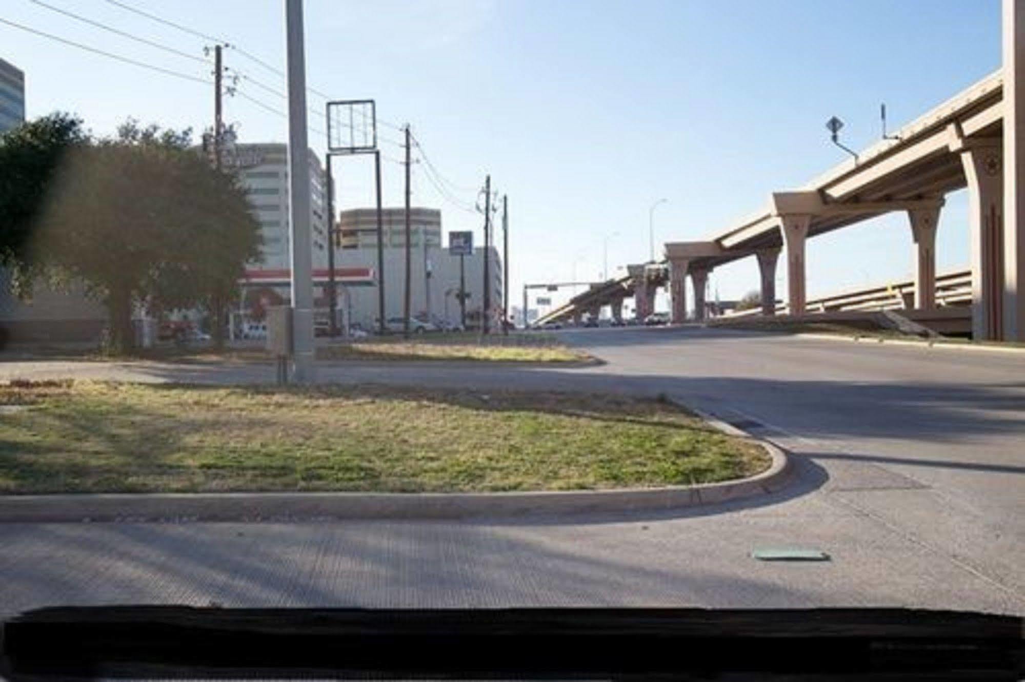 Gateway Hotel Dallas Park Central Esterno foto