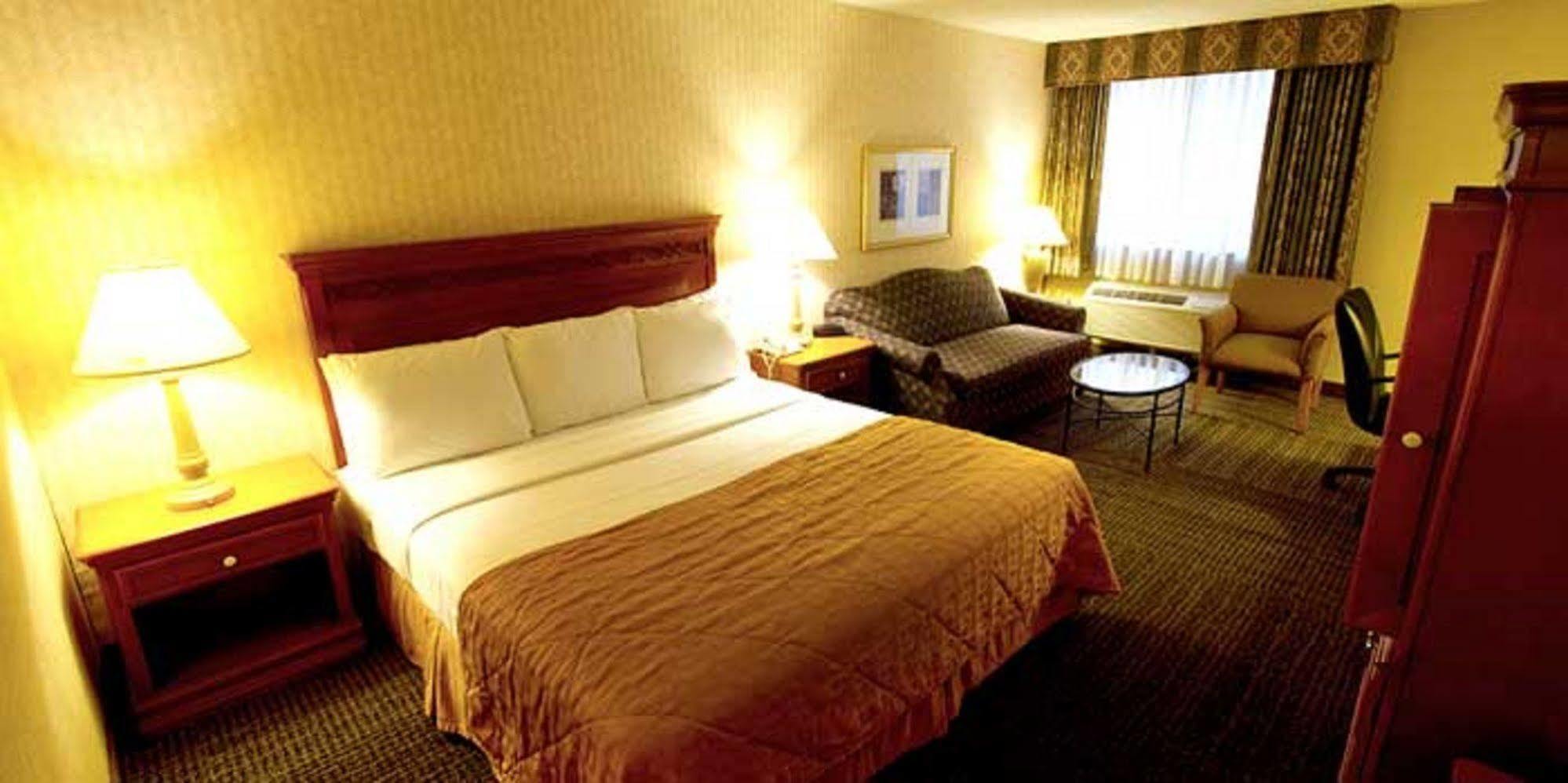 Gateway Hotel Dallas Park Central Esterno foto